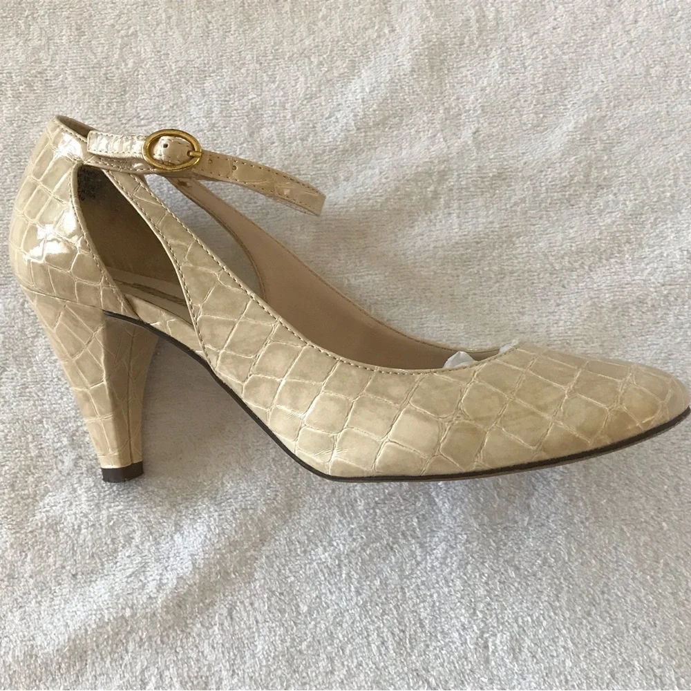 🌼Sam & Libby Shoes 3 1/2 inch heels size 7.5 M beige tan neutral color.